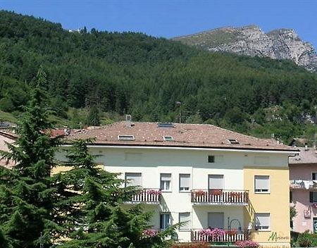 Hotel Martinelli Ronzo-Chienis المظهر الخارجي الصورة