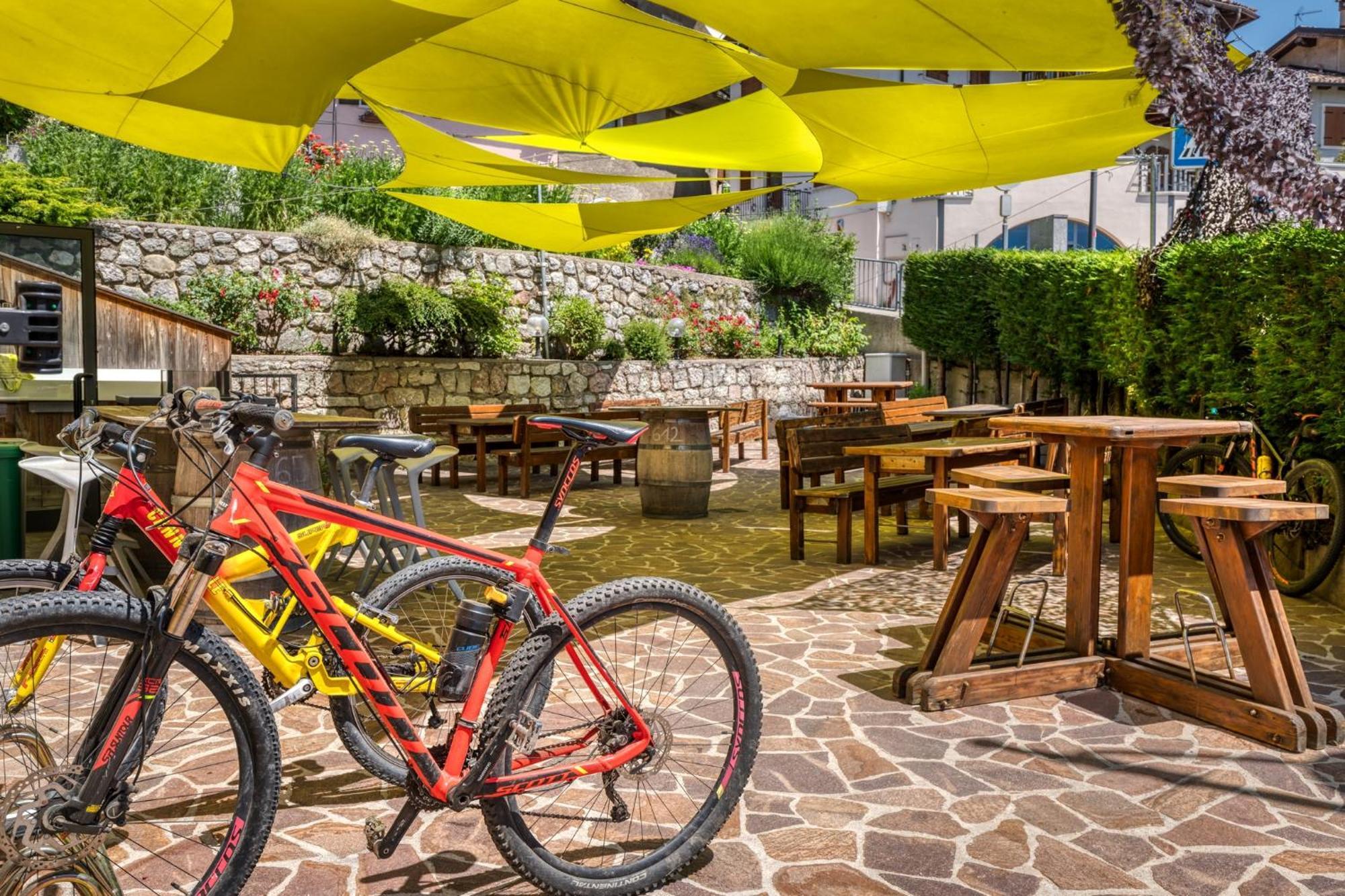 Hotel Martinelli Ronzo-Chienis المظهر الخارجي الصورة