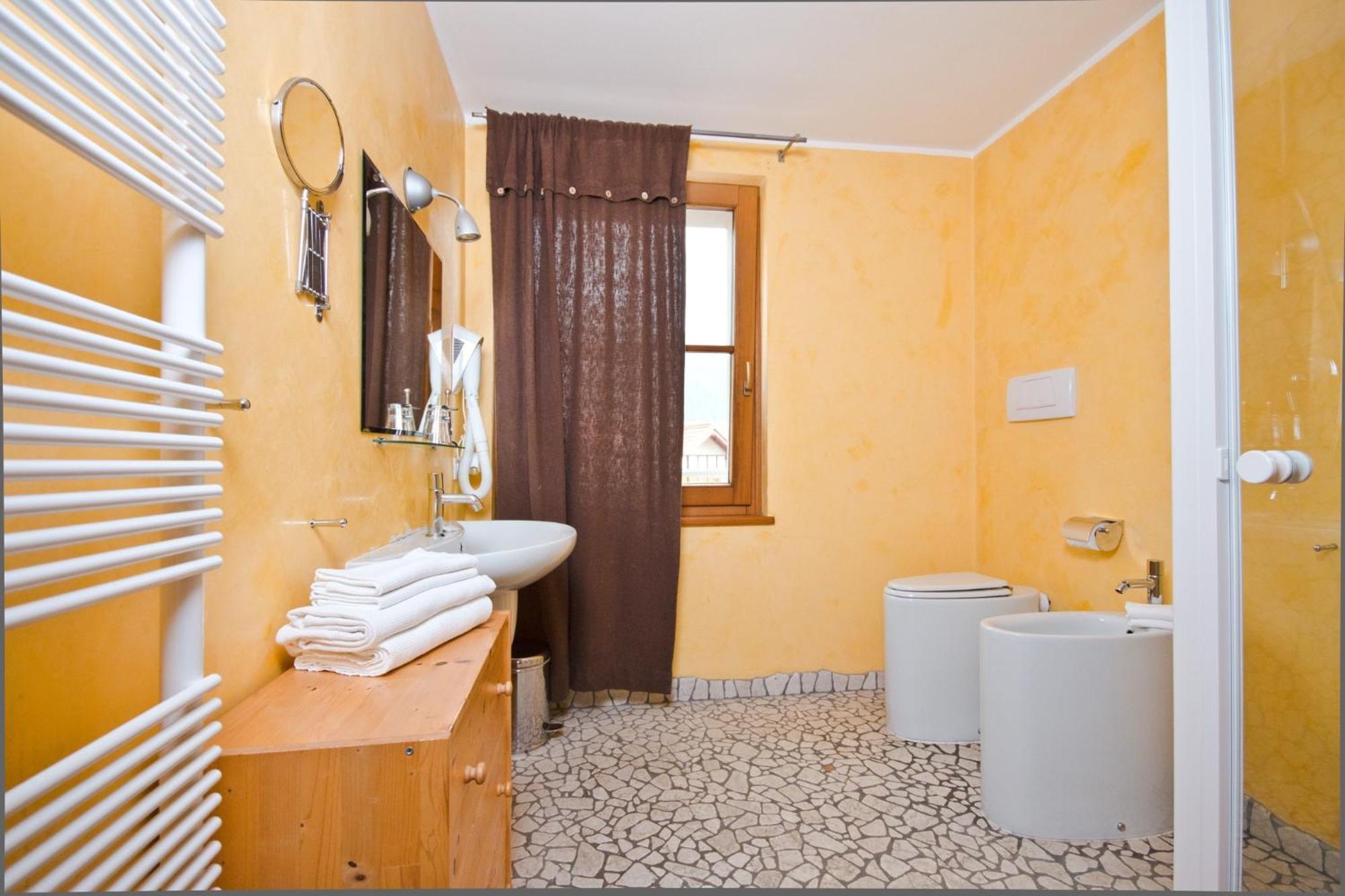 Hotel Martinelli Ronzo-Chienis الغرفة الصورة