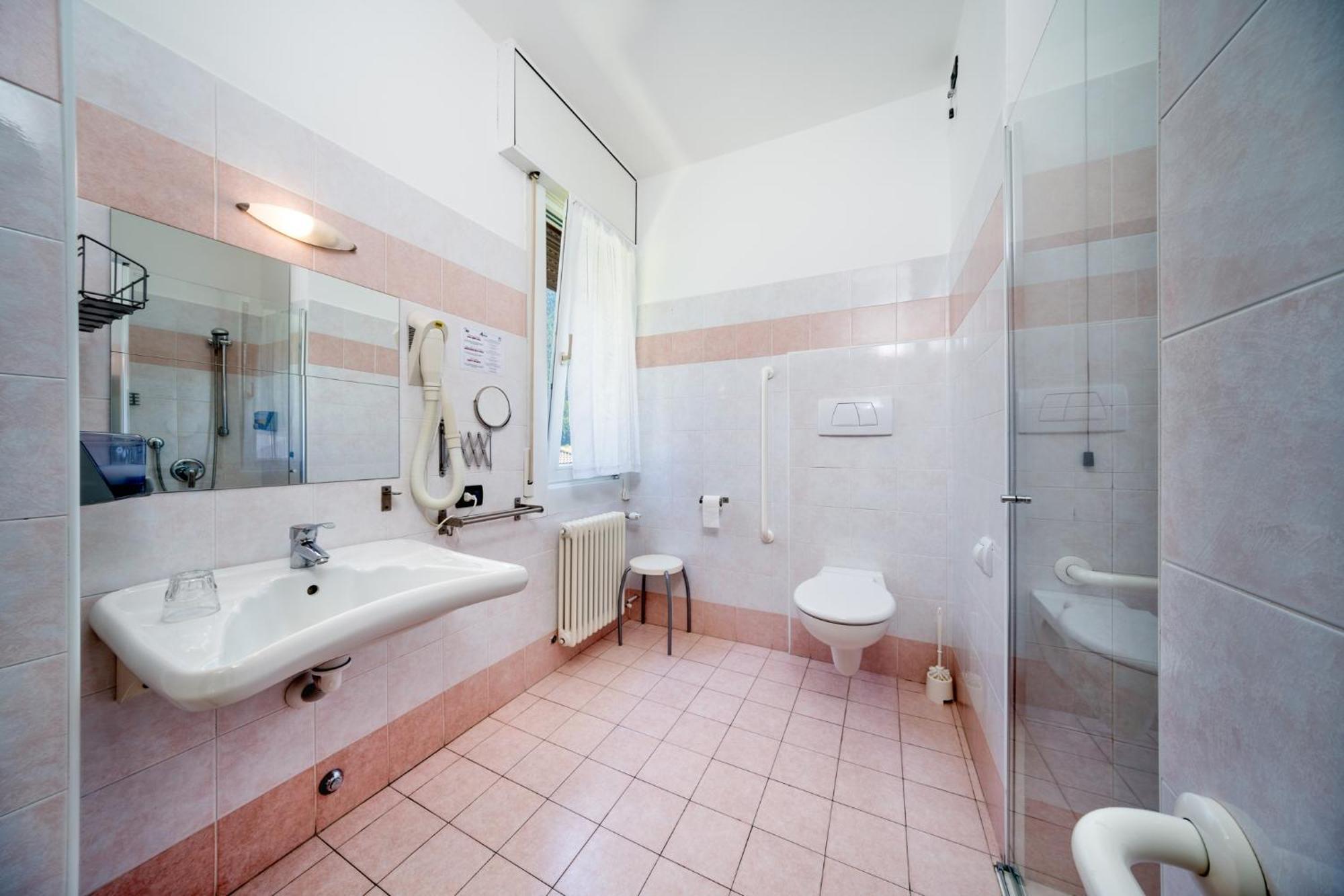 Hotel Martinelli Ronzo-Chienis الغرفة الصورة