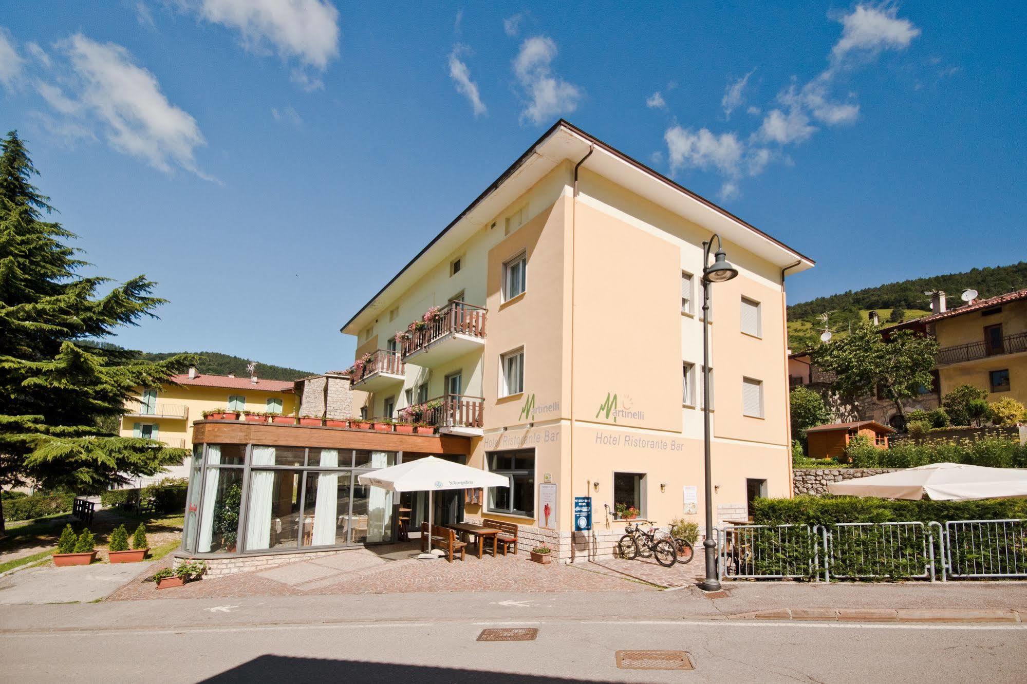 Hotel Martinelli Ronzo-Chienis المظهر الخارجي الصورة