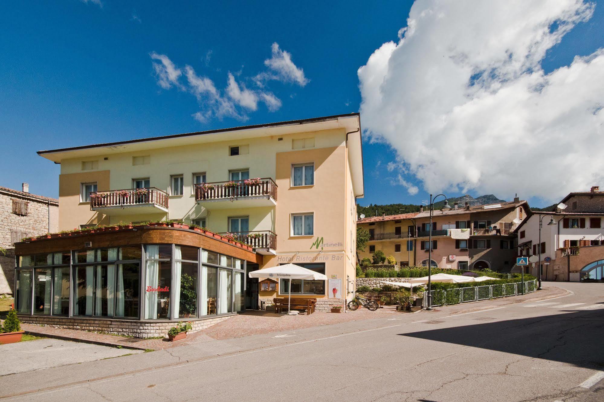 Hotel Martinelli Ronzo-Chienis المظهر الخارجي الصورة